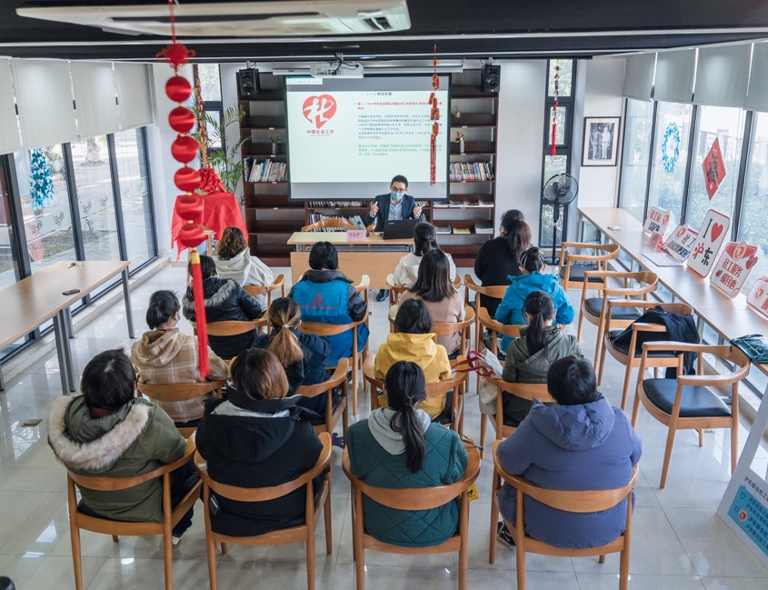 沪东新村社工站社工赋能培训