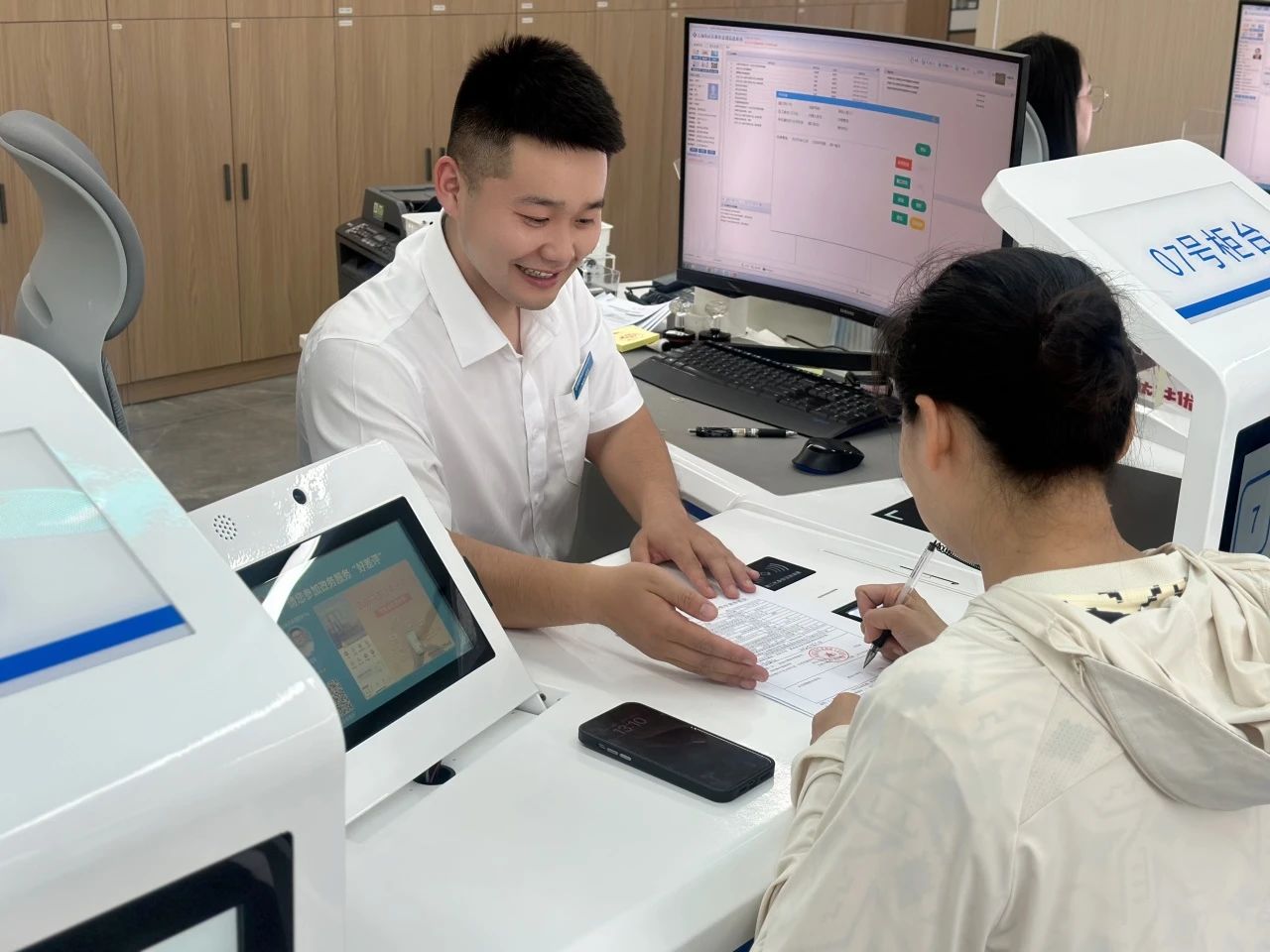 政务服务战线上的青春力量