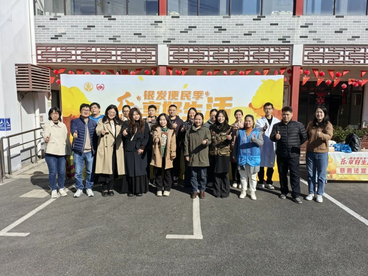 热闹开集！高桥镇这场银发集市，把“便民服务”送到老人心坎里