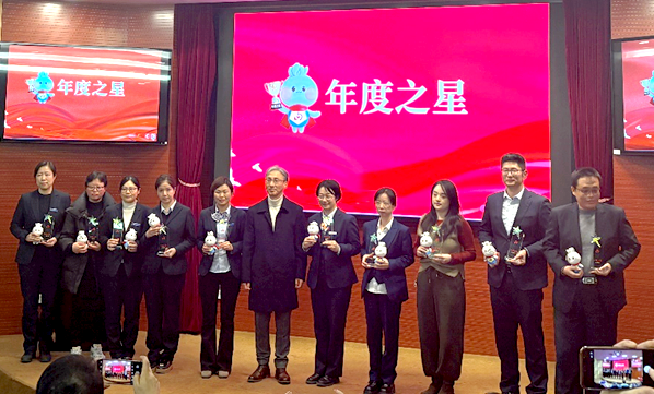 会员动态|喜报！来自浦兴的她荣获市社保卡岗位“年度之星”